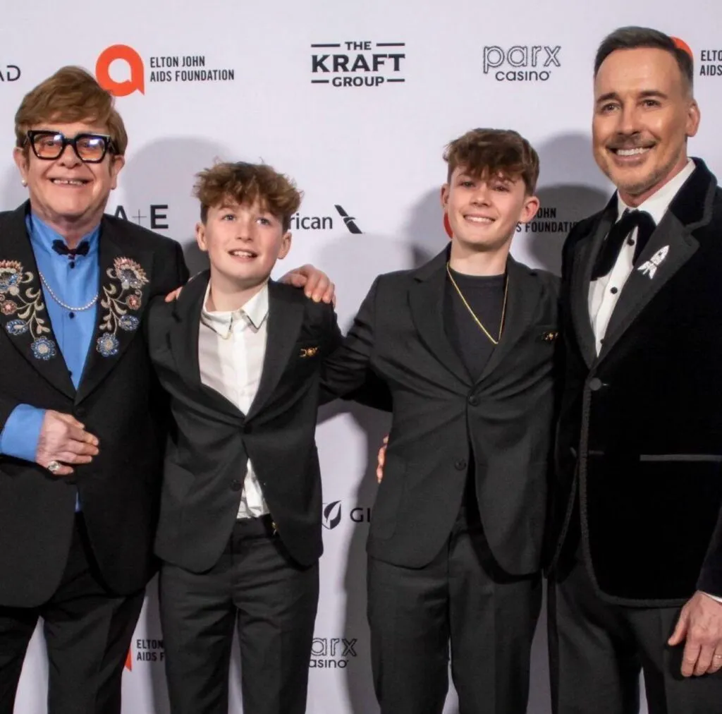 Fiii lui Elton John, de nerecunoscut!  Imagine rară de familie cu Zachary și Elijah, la Muzeul Național