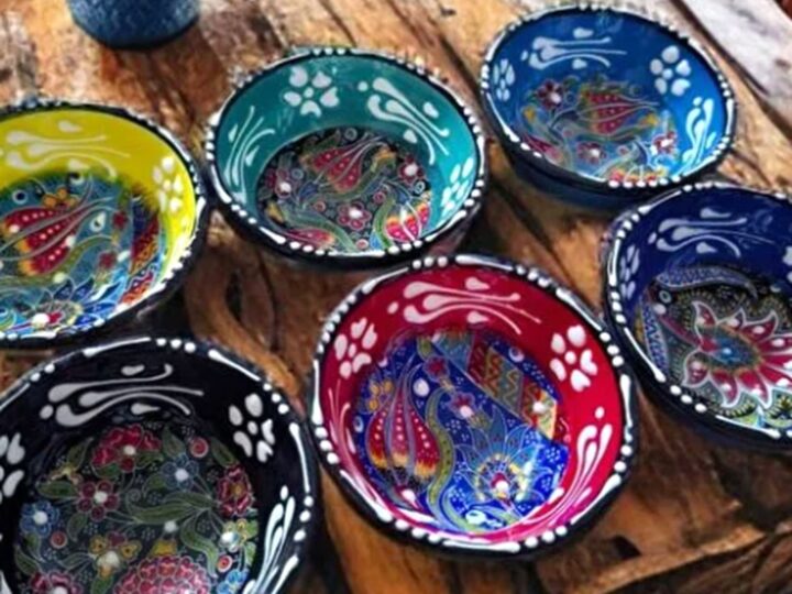 Bancuri. Sunteţi acuzată că aţi aruncat cu o farfurie în capul soţului. Regretaţi această faptă?