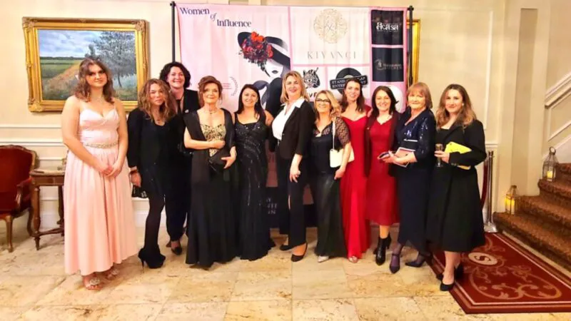 Celebrare a curajului și solidarității feminine la Chicago. Gala femeilor cu influență a fost un adevărat regal