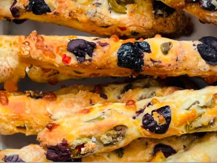 Grisine cu măsline: rețeta simplă cu doar 4 ingrediente