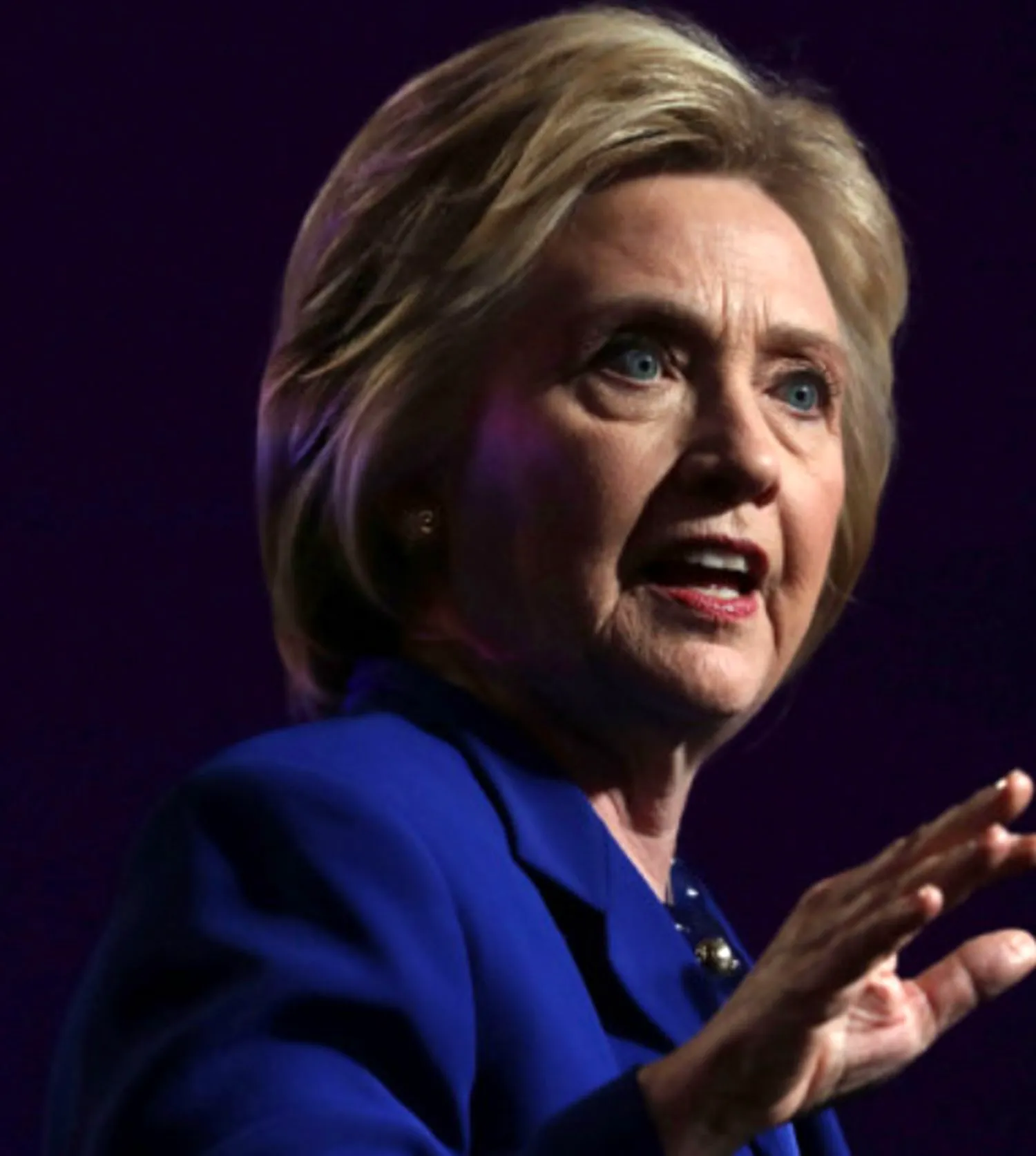 Bill Clinton, amuzat când răsfoiește fotografiile cu Jeffrey Epstein. Avocata fostului președinte încearcă să dreagă busuiocul