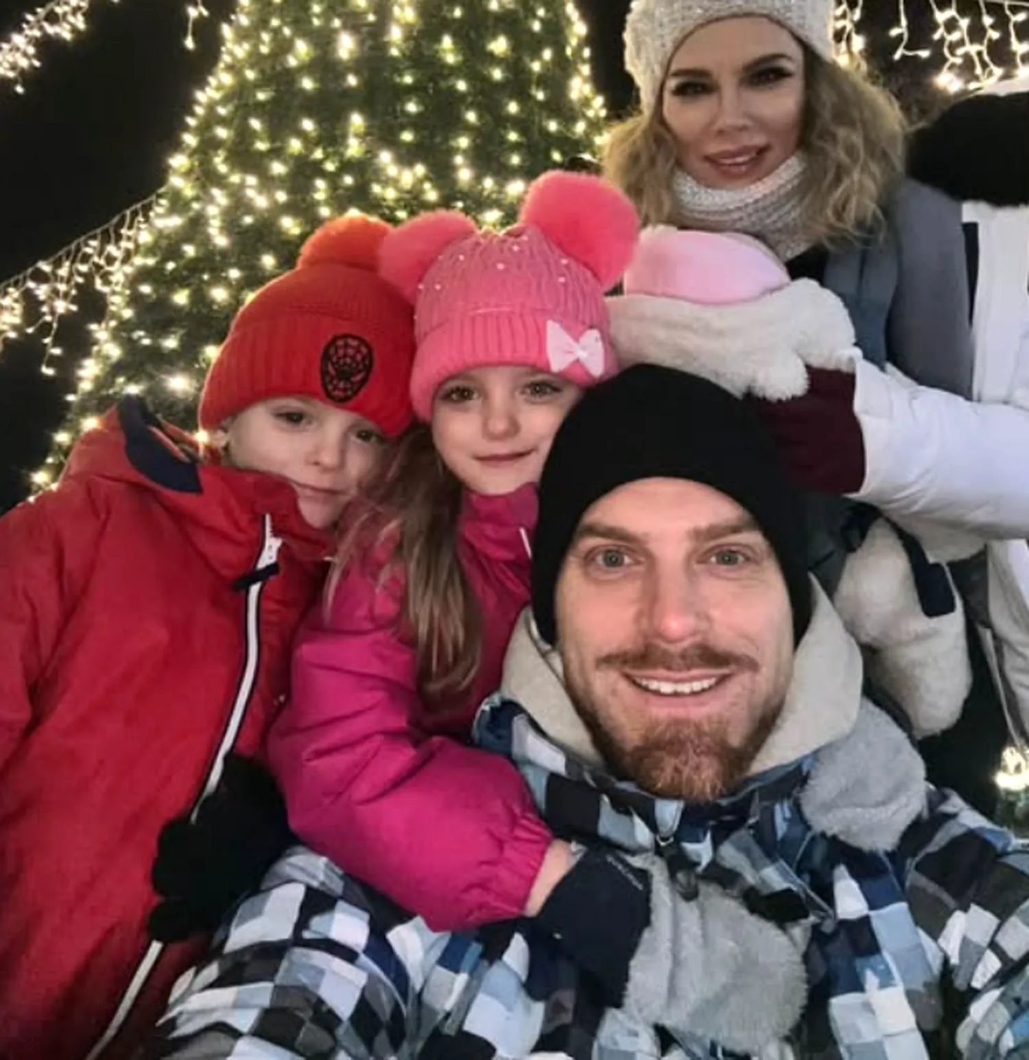 Fostul ministru Ilan Laufer și gemenii săi de cinci ani, la un pas de moarte. Cât de periculoase sunt trotinetele electrice