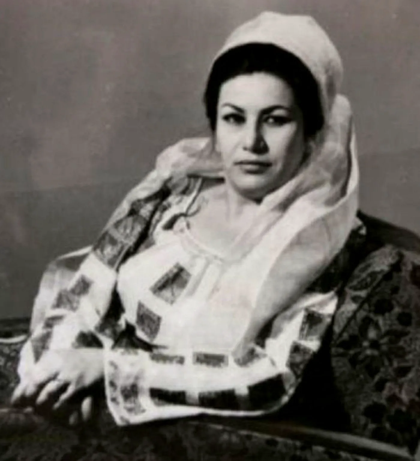 Maria Dragomiroiu, povești tulburătoare despre copilăria grea și relația cu celebra Ileana Sărăroiu. „Visam să am săndăluțe, să nu merg doar desculță, că-mi intrau mărăcini în talpă”