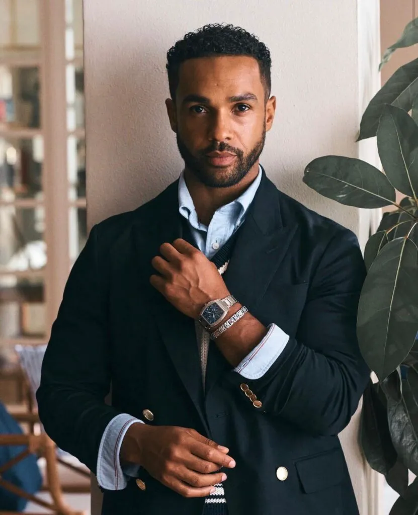 Shakira confirmă relația cu actorul din „Emily in Paris”. Diferența de vârstă stârnește reacții 5 Shakira confirmă relația cu actorul din „Emily in Paris”. Diferența de vârstă stârnește reacții