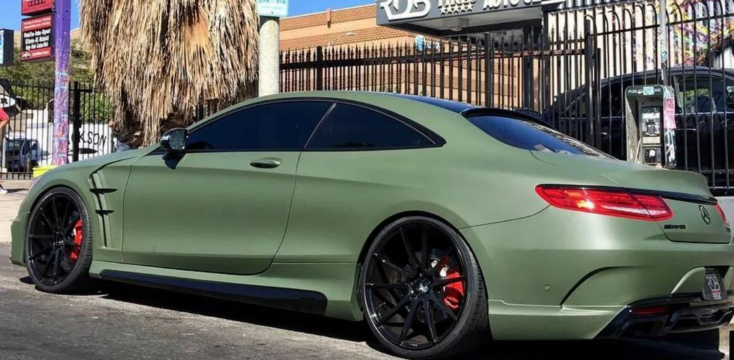 Bancuri. De ce doriți să vă despărțiți de soția dvs? Pentru că sforăie, dar... 4 masina verde1