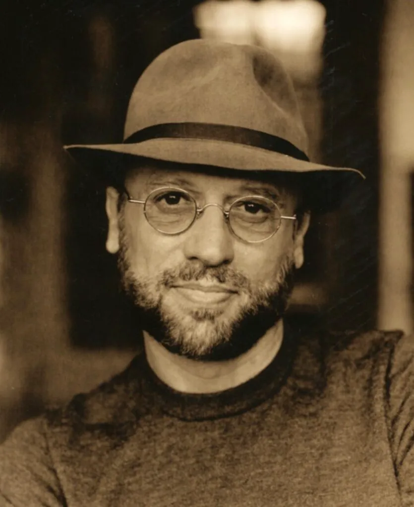 Fiul secret al fondatorului Bee Gees rupe tăcerea. Povestea lui este neobișnuită