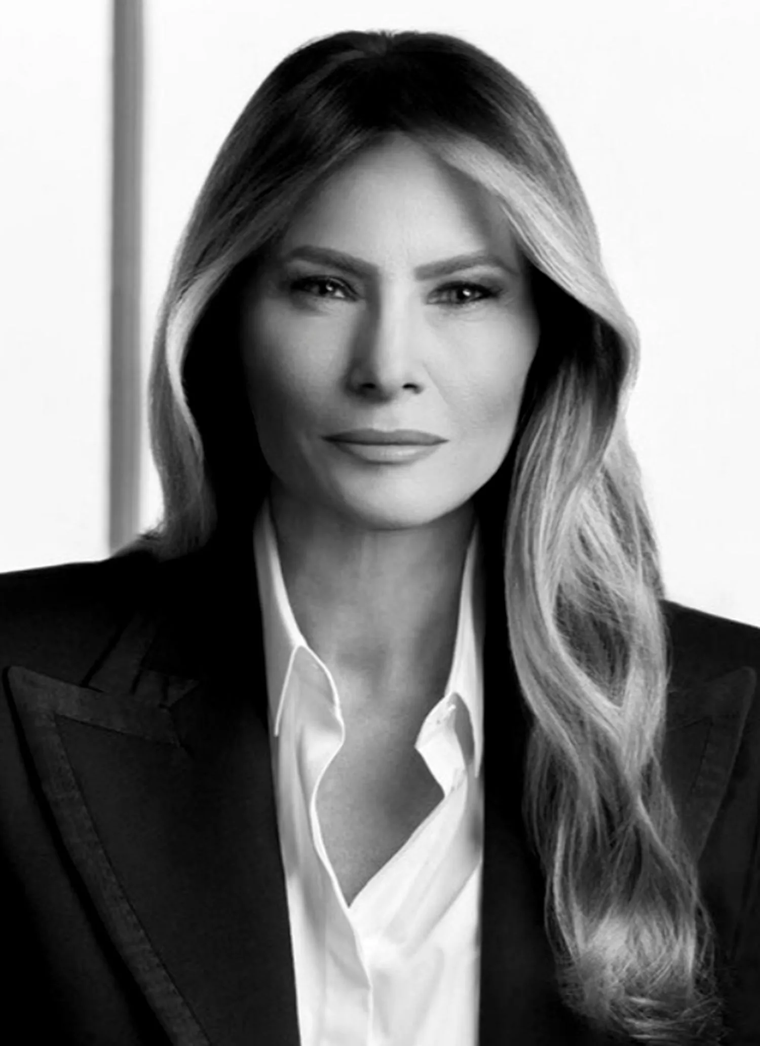 Ion Cristoiu spune cine ar putea să o eclipseze pe Prima Doamnă a României în America. În casa lui Nicușor Dan cântă cocoșul sau găina?