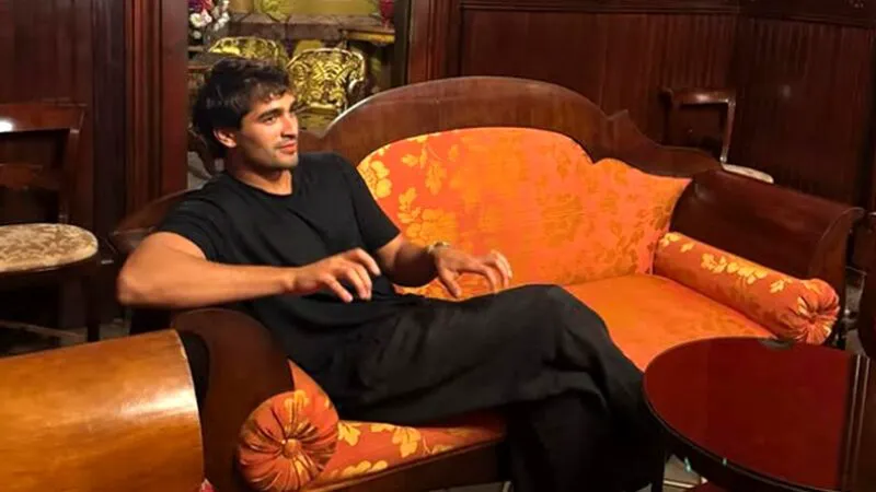 Actorul Mert Ramazan Demir, prins între dorința de iubire și nevoia de răzbunare. Frumușelul din „Golden Boy” a dat vestea cea mare