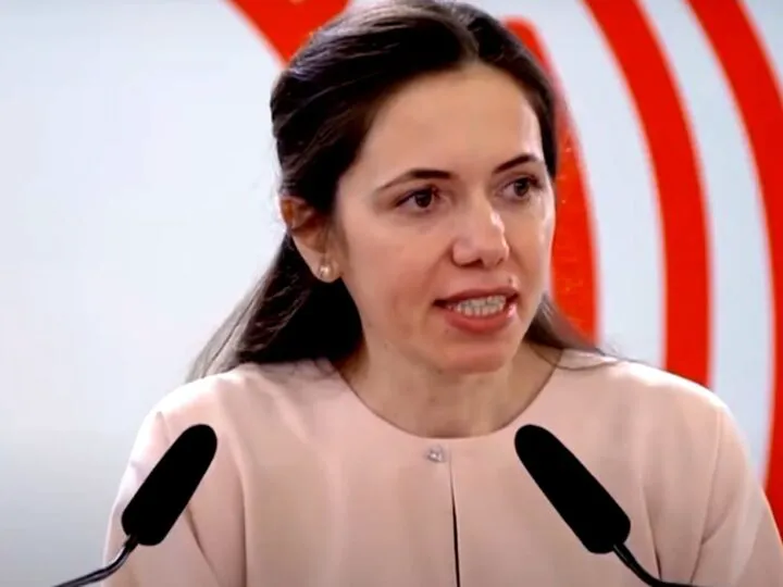 Bijuteriile Mirabelei Grădinaru. Poartă aceleași accesorii de când a devenit parteneră de președinte, iar semnificația lor e una puternică