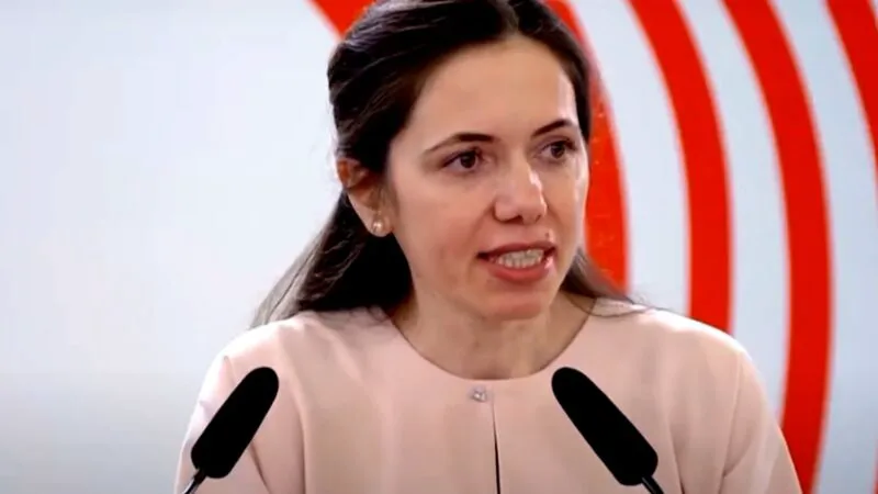 Bijuteriile Mirabelei Grădinaru. Poartă aceleași accesorii de când a devenit parteneră de președinte, iar semnificația lor e una puternică