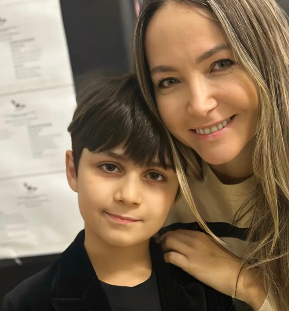 Soția lui Marian Ionescu de la Direcția 5 se ia la trântă cu părinții moderni. Îi condamnă că spun copiilor „te iubesc orice ar fi!”Soția lui Marian Ionescu de la Direcția 5 se ia la trântă cu părinții moderni. Îi condamnă că spun copiilor „te iubesc orice ar fi!”