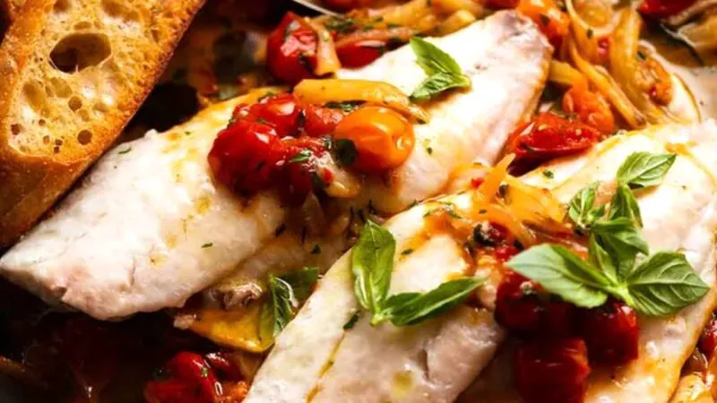 Pește italian poșat, o delicatesă pentru sărbătoarea de Buna Vestire. Rețeta care nu se uită