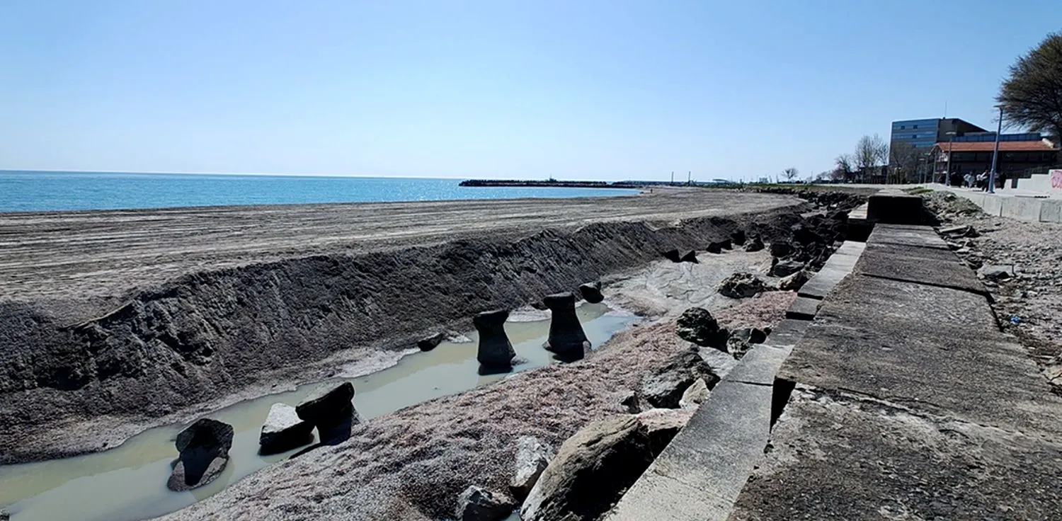 Litoralul va fi verificat cu detectoare de metale. Au început pregătirile pentru sezonul estival