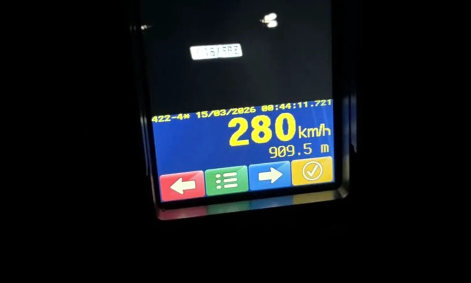 Poliția Română i-a dat o lecție șoferului care a transformat autostrada în pistă de Formula 1. A greșit, acum plătește 4 Poliția Română i-a dat o lecție șoferului care a transformat autostrada în pistă de Formula 1. A greșit, acum plătește