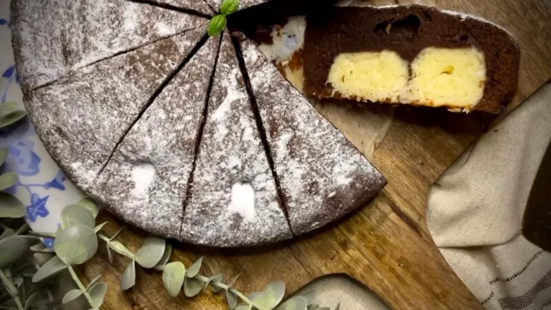 Prăjitură cu cocos și ciocolată intensă – desertul cremos care cucerește din prima felie