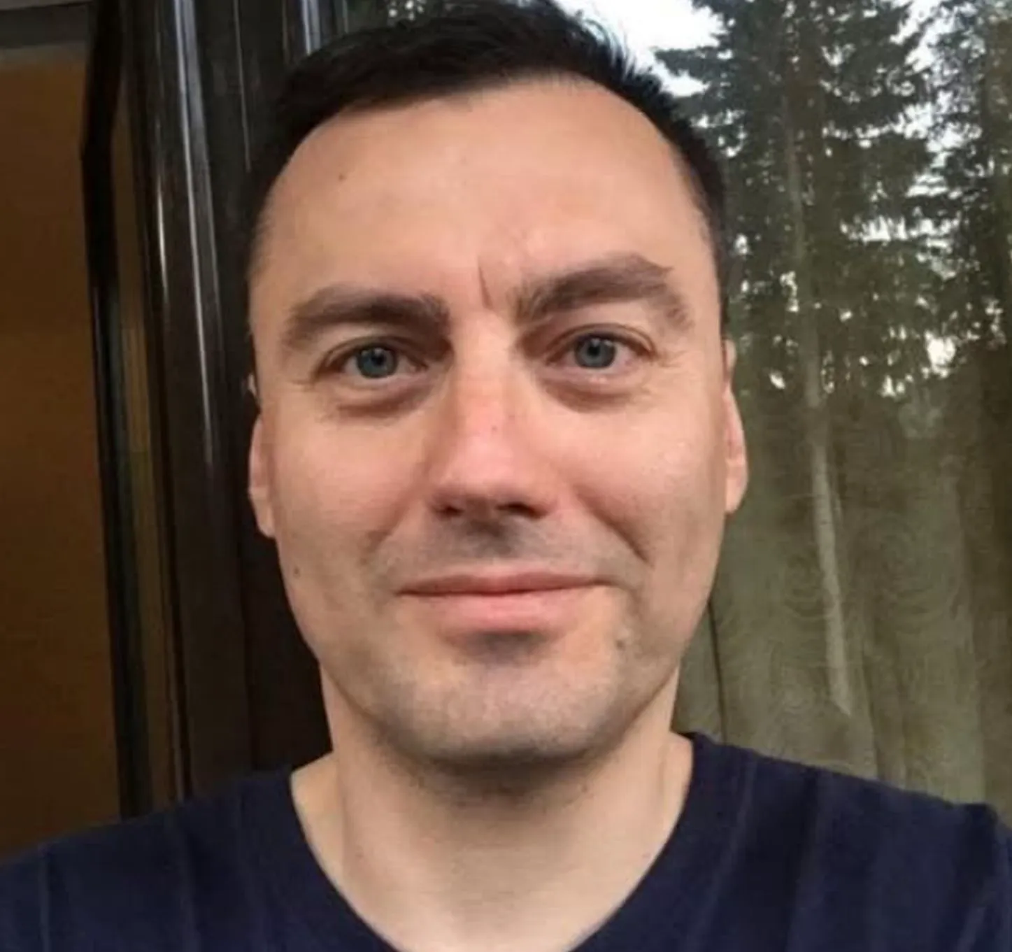 Corneliu Riegler, profesorul acuzat de Mara Bănică de violență, a fost călcat de mascați. Jandarmii au greșit adresa 2 Corneliu Riegler, profesorul acuzat de Mara Bănică de violență, a fost călcat de mascați. Jandarmii au greșit adresa