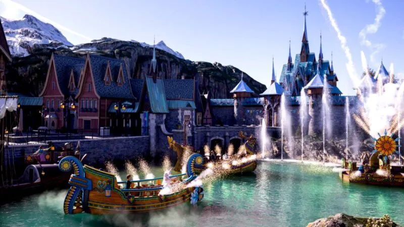Regatul de gheață, noul magnet turistic. Cel mai vizitat parc tematic din Europa la granița dintre animație și realitate