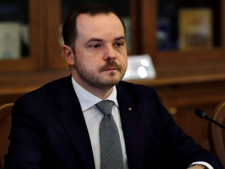 Alexandru Rogobete pune capăt „diplomelor cu valoare zero”. Cum vor putea profesa tinerii medici fără specializare