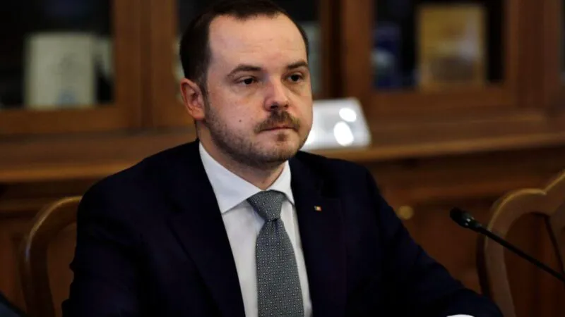 Alexandru Rogobete pune capăt „diplomelor cu valoare zero”. Cum vor putea profesa tinerii medici fără specializare
