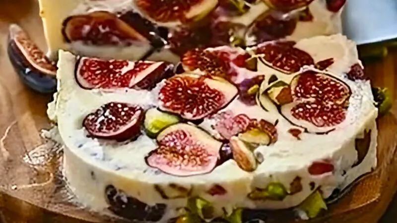 Ruladă mediteraneană cu brânză și fructe – rețetă delicioasă de aperitiv