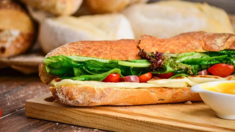 Bancuri. Chelner, adu-mi un sandviș cu multă dragoste! E genial ce urmează