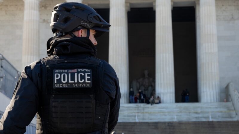 Serviciul Secret al SUA îl plânge pe K-9 Diko după o breșă în perimetrul Casei Albe. Paznicul a căzut la datorie