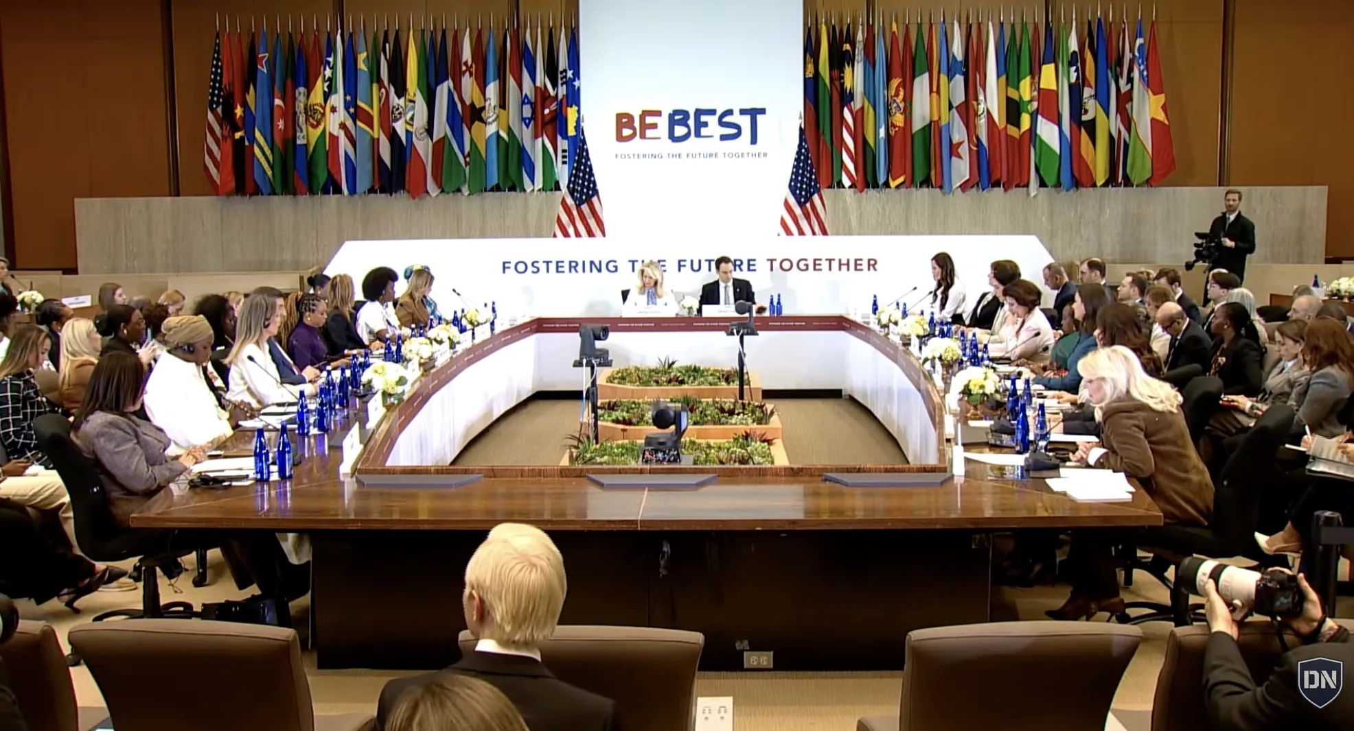 Cum s-a prezentat Mirabela Grădinaru invitată de Melania Trump la Casa Albă fără Nicușor Dan - Foto