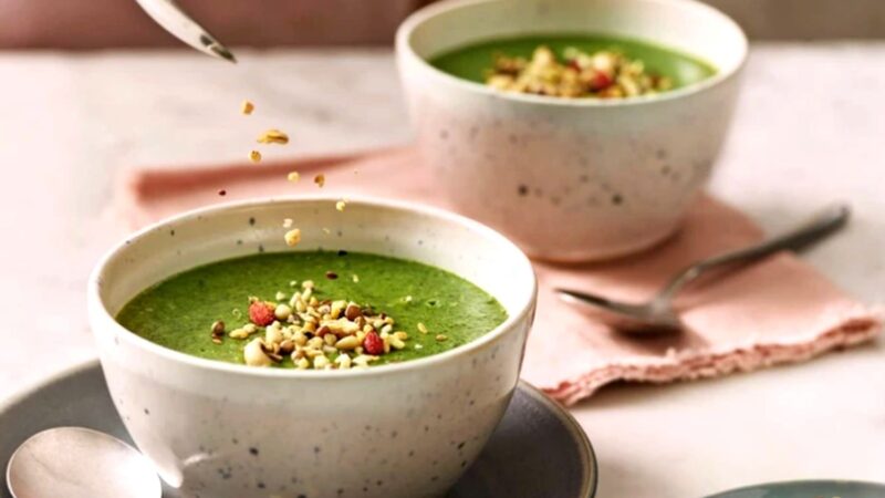 Supă verde de primăvară, excelentă în Postul Paștelui. Rețeta e plină de vitamine!