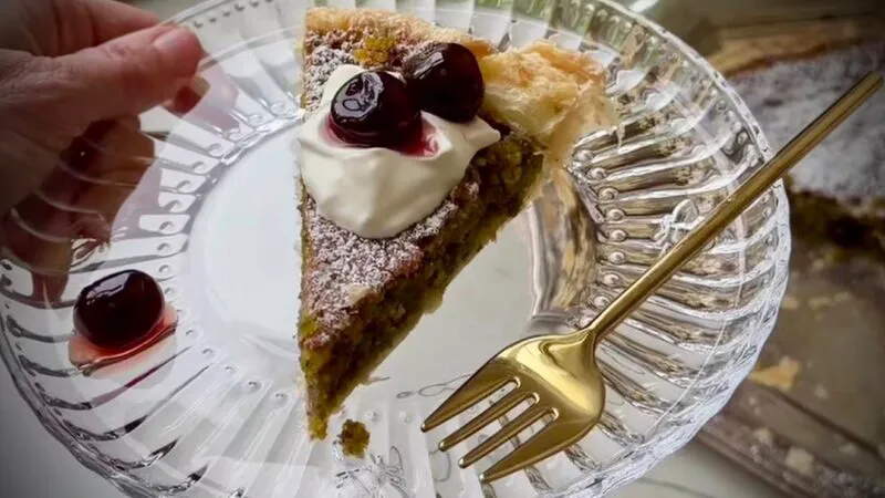 Tarta de fistic gata imediat. Are gust de baclava îmbunătățită