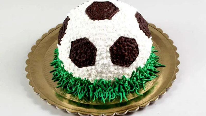 Bancuri. De ce e comparat fotbalul românesc cu un tort? Leșini de râs