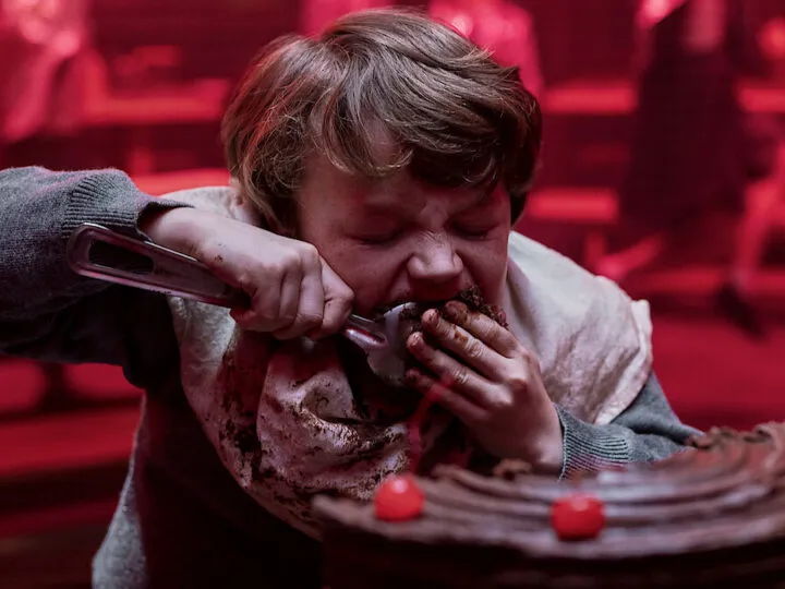 Celebrul tort „Bruce cake” din filmul „Matilda” de pe Netflix. Povestea și rețeta desertului care a cucerit internetul