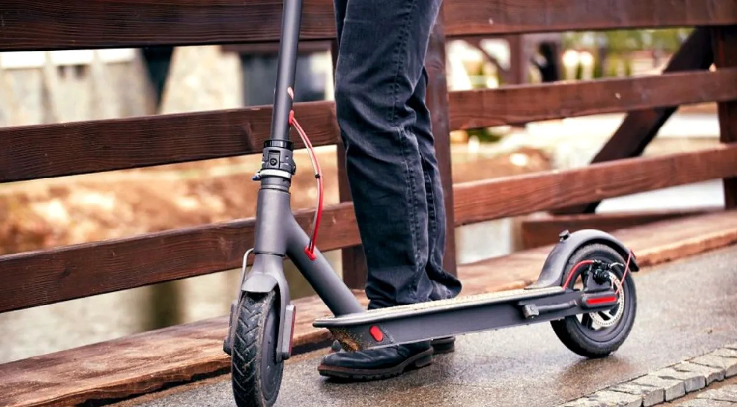 Fostul ministru Ilan Laufer și gemenii săi de cinci ani, la un pas de moarte. Cât de periculoase sunt trotinetele electrice