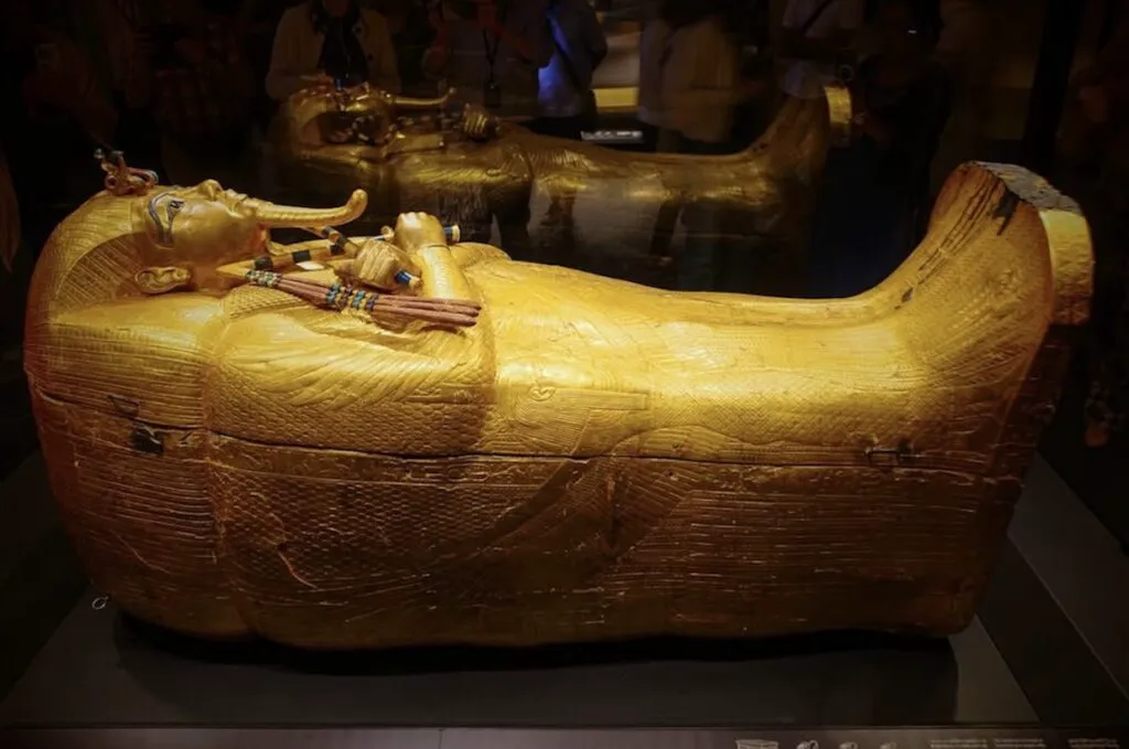 Blestemul lui Tutankhamon - mărturia tulburătoare a unui jurnalist. Întreaga omenire nu a aflat, de fapt, adevărul din acea criptă 6 „Blestemul lui Tutankhamon” demascat. Motivul jurnalistului care a spus povestea, întrece orice imaginație