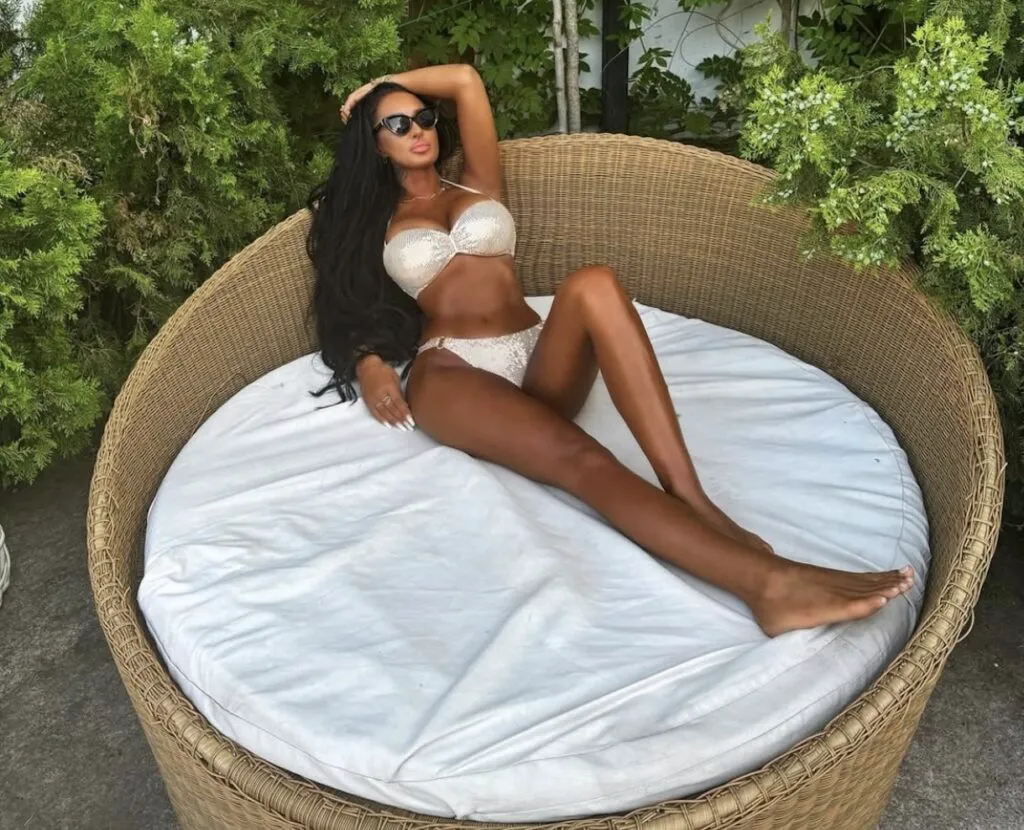 Frumoasa de la „Insula Iubirii” a primit cel mai dur diagnostic: cancer la sân! A făcut un live în care a povestit drama prin care trece acum