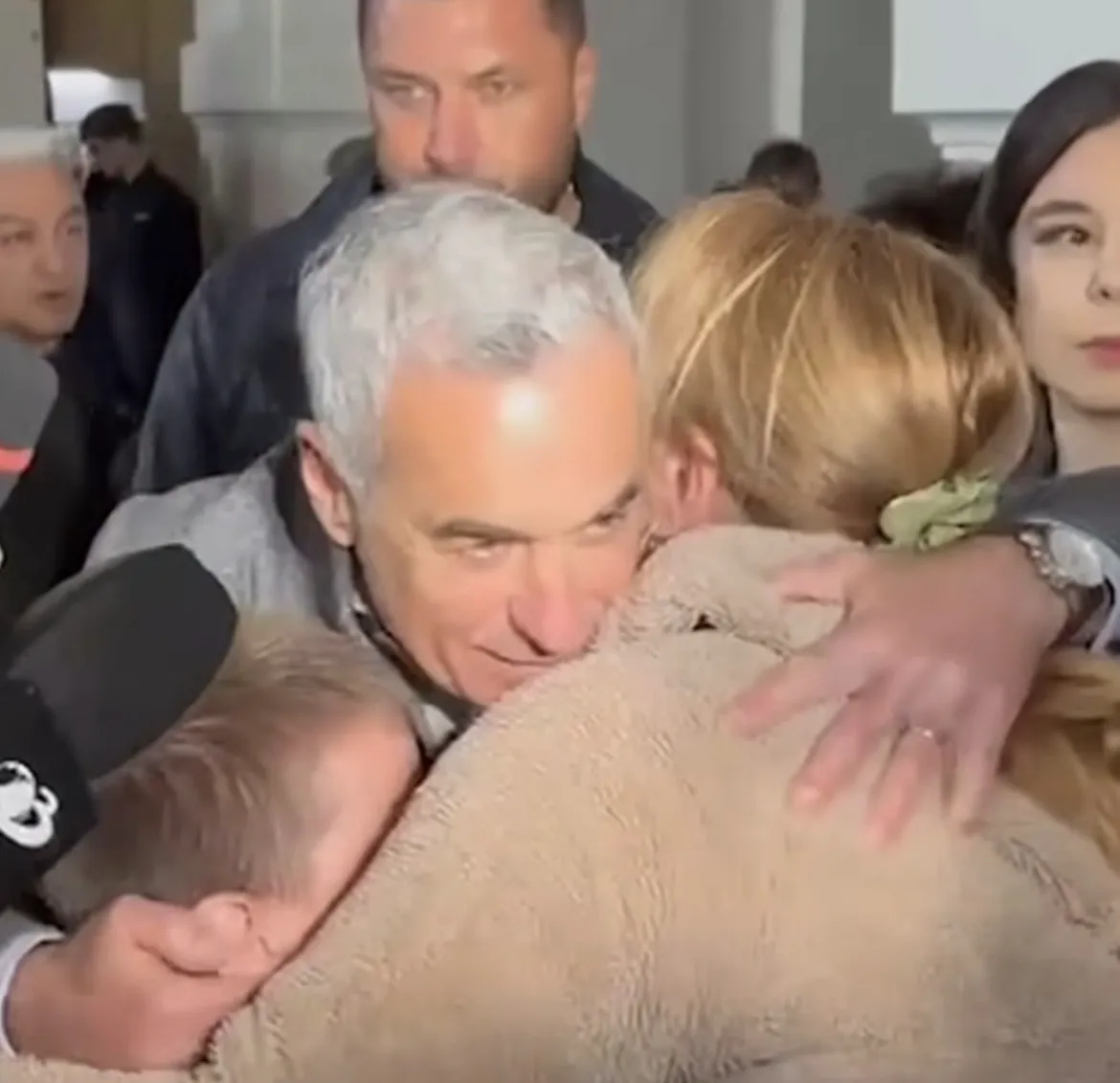 Gest emoționant pe care Călin Georgescu l-a făcut când a ajuns la Curtea de Apel. O femeie a început să plângă