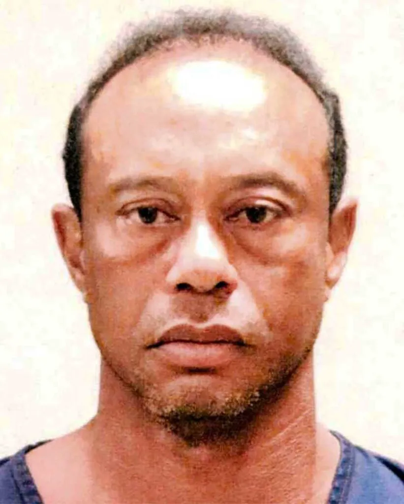 Tiger Woods, în uniformă de deținut. Poliția l-a expus în văzul lumii 2 Tiger Woods, în uniformă de deținut. Poliția l-a expus în văzul lumii