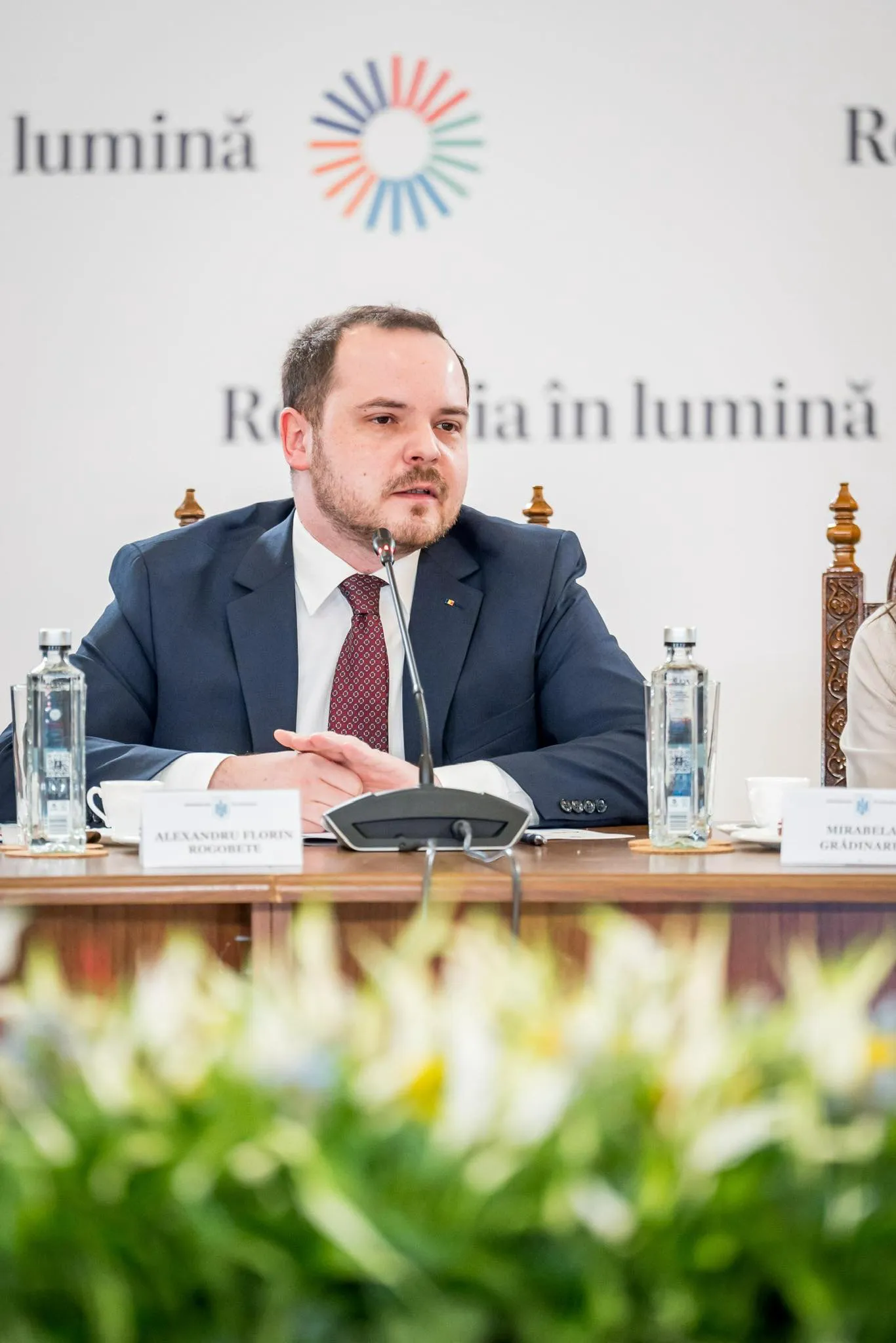 Anunțul ministrului Rogobete despre plata primei zile de concediu medical stârnește reacții: „Rămâneți în guvern! Mergeți în alt partid!”