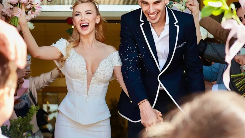 Andreea Bălan a țipat și a sărit de bucurie la starea civilă când Victor Cornea a spus „Da!” – Video