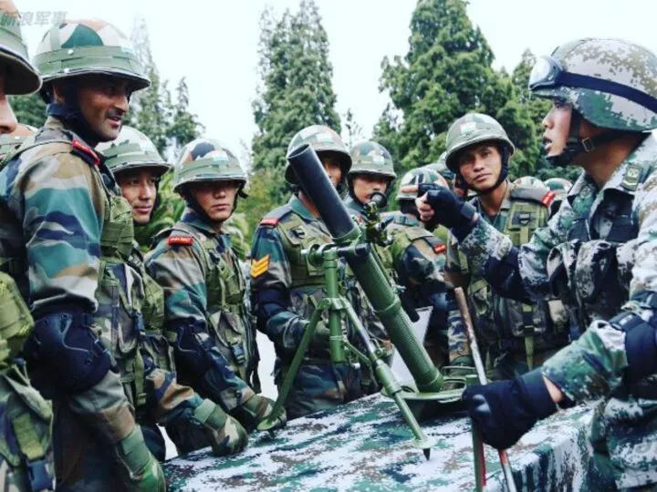 Loteria militară din Thailanda schimbă viețile tinerilor în câteva secunde. Depinde ce le pică: cartonașul roșu sau cel negru