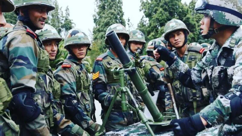 Loteria militară din Thailanda schimbă viețile tinerilor în câteva secunde. Depinde ce le pică: cartonașul roșu sau cel negru