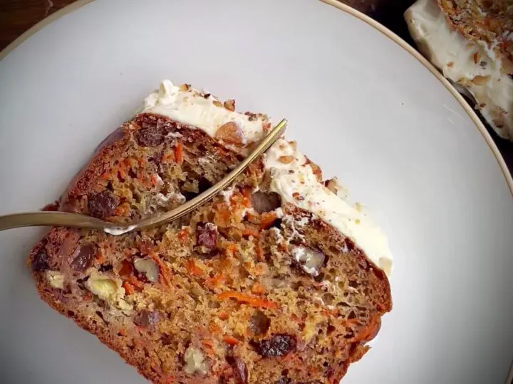 Banana bread de primăvară cu morcov