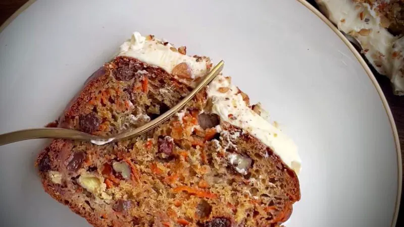 Banana bread de primăvară cu morcov