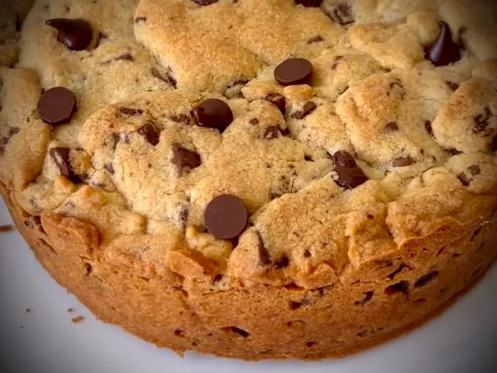 Biscuit gigantic umplut cu inimă de ciocolată: alternativa spectaculoasă la biscuiții clasici cu cremă