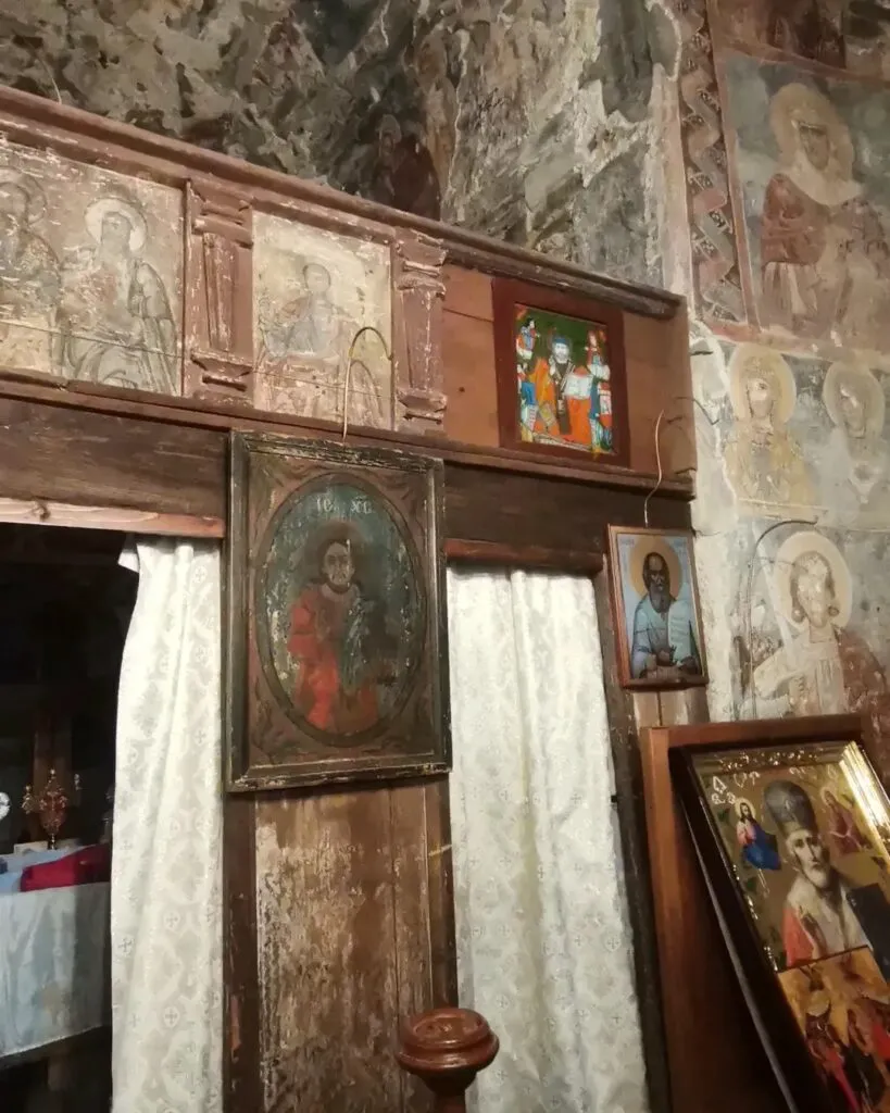 Cea mai veche biserică funcțională din România: povestea fascinantă de la Densuș