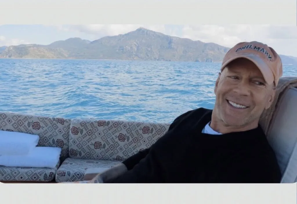 Cum arată Bruce Willis la patru ani după ce a anunțat că suferă de afazie. Fotografie rară la nunta fiicei sale