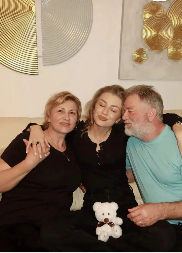 Valentin Sanfira rupe tăcerea după ce Codruța Filip a oferit detaliile divorțului. Ce a descoperit după despărțire 2 Valentin Sanfira rupe tăcerea după ce Codruța Filip a oferit detaliile divorțului. Ce a descoperit după despărțire