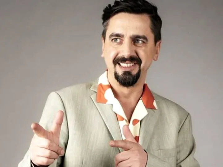 Cosmin Natanticu, în genunchi în fața icoanei făcătoare de minuni a Maicii Domnului. Ce s-a întâmplat pe Muntele Athos