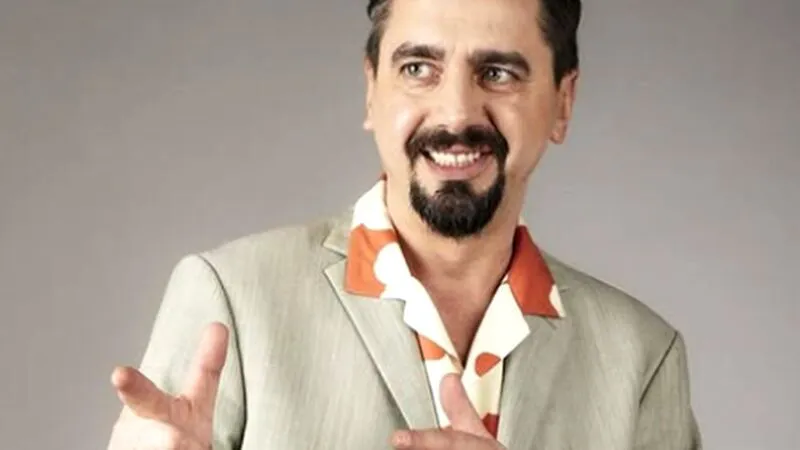 Cosmin Natanticu, în genunchi în fața icoanei făcătoare de minuni a Maicii Domnului. Ce s-a întâmplat pe Muntele Athos