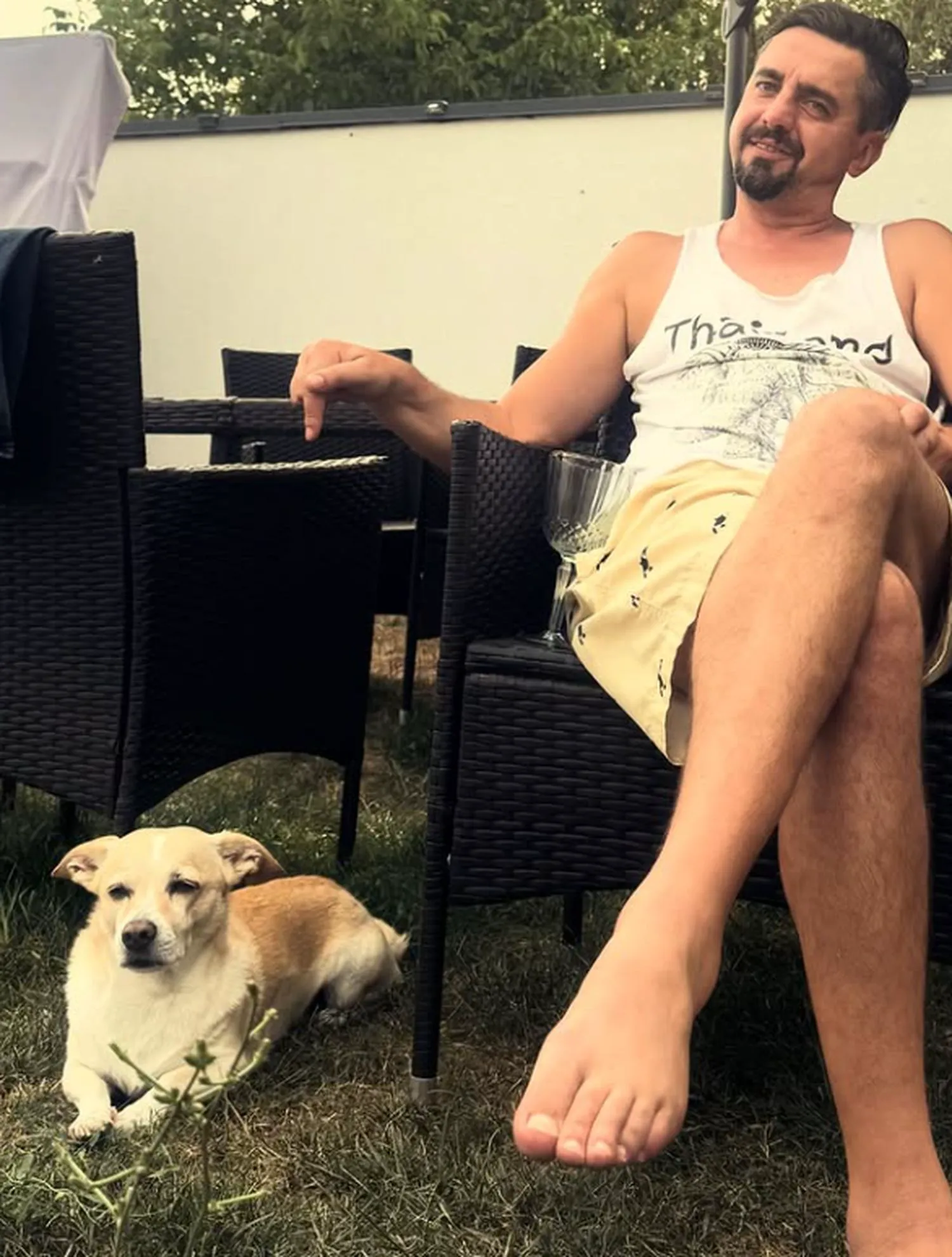 Cosmin Natanticu, în genunchi în fața icoanei făcătoare de minuni a Maicii Domnului. Ce s-a întâmplat pe Muntele Athos