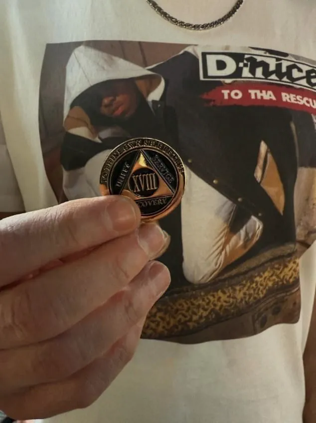 Eminem rupe tăcerea după 18 ani în care a stat „cuminte”. Povestește cum era să moară de supradoză 